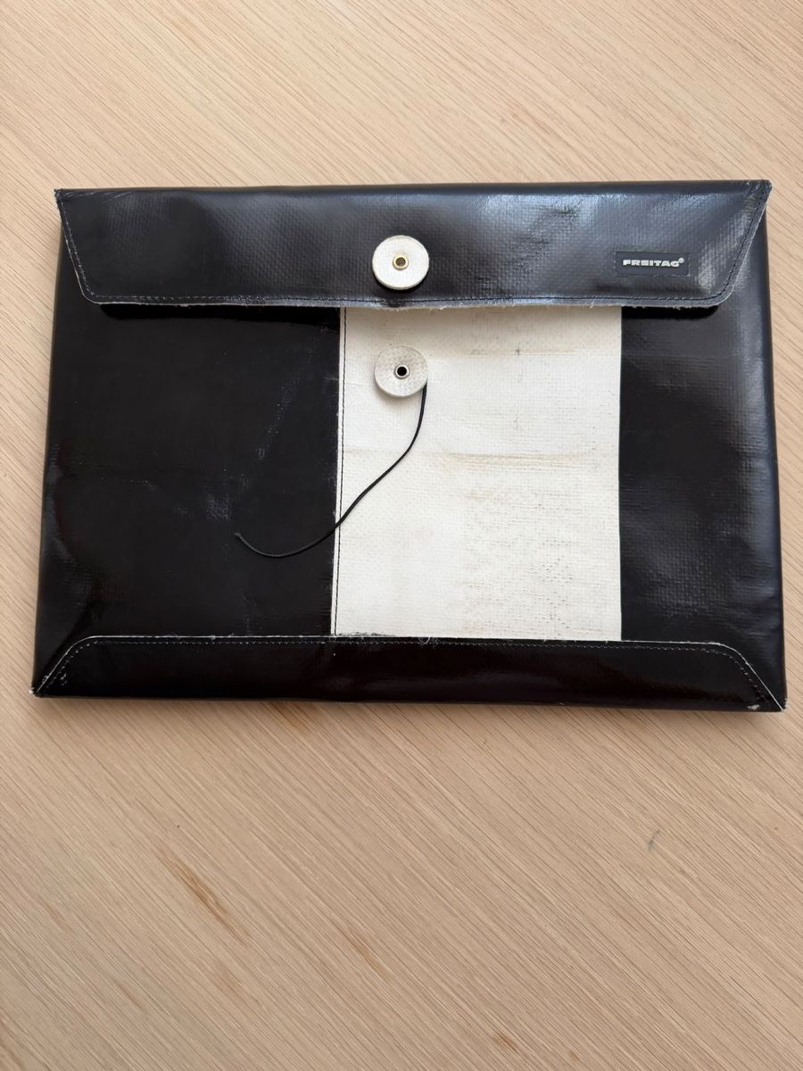 Freitag Valigie & Borse: Pochette Freitag noir et blanc bon état – Usato da Brügg BE venduto da haj_9zhk 8