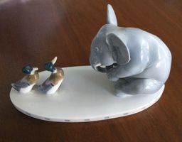 Porzellanfigur Elefant mit zwei Entenküken