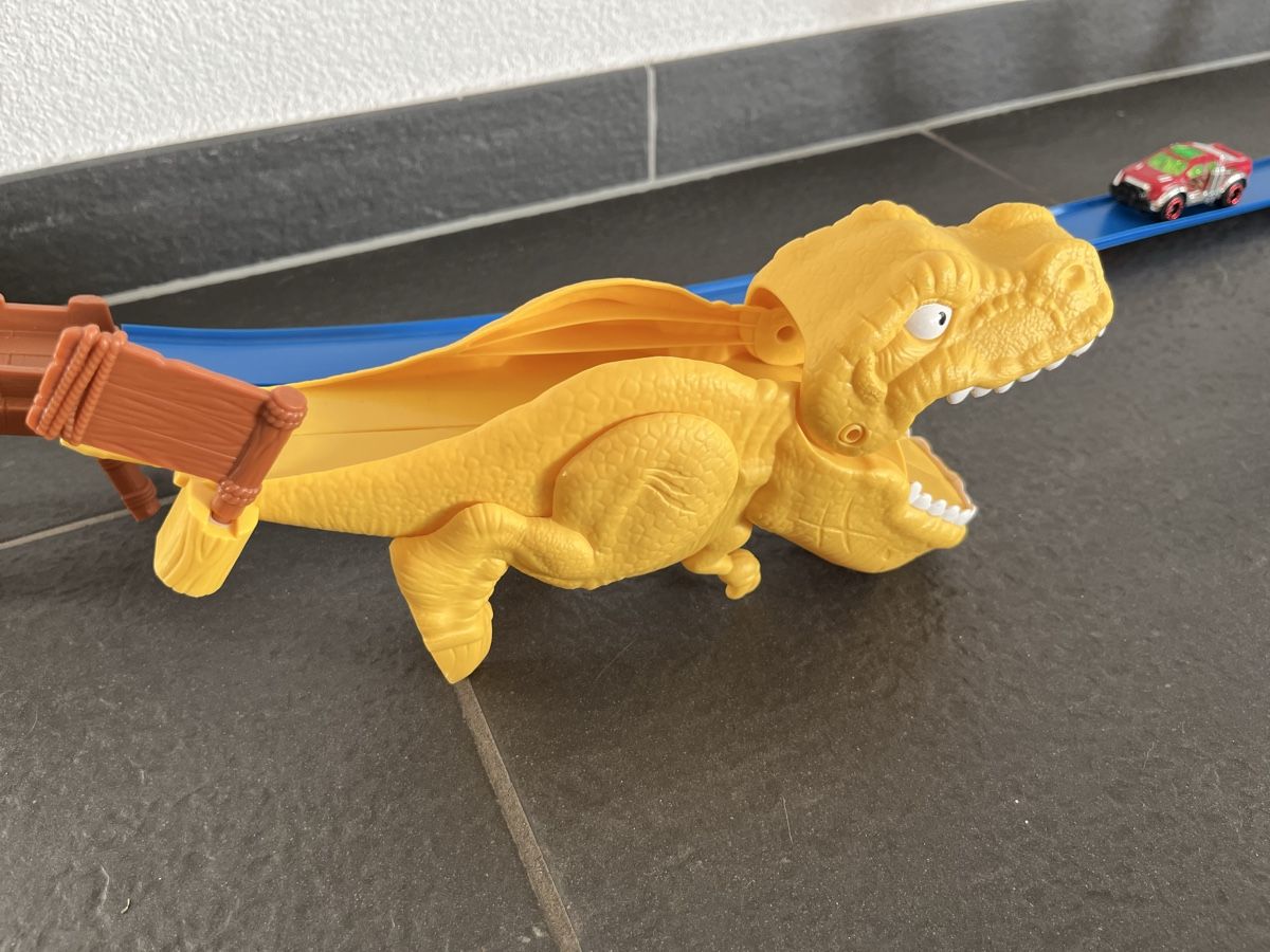 Giocattoli: T-Rex Attacke Auto-Rennbahn – Usato da Rottenschwil venduto da gle81 5