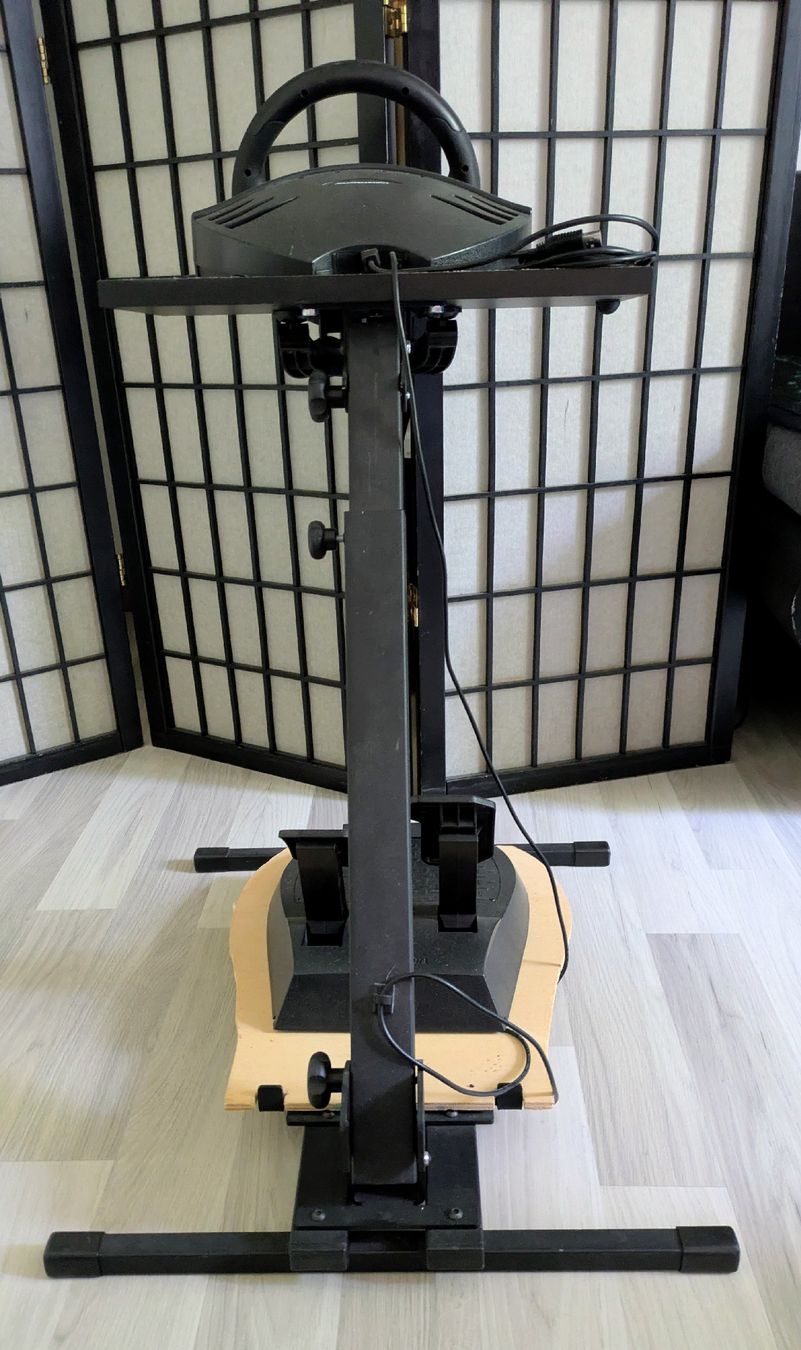 Thrustmaster Controller: Volant thrustmaster avec support de conduite.  – Usato da Châtonnaye venduto da Enjie 4