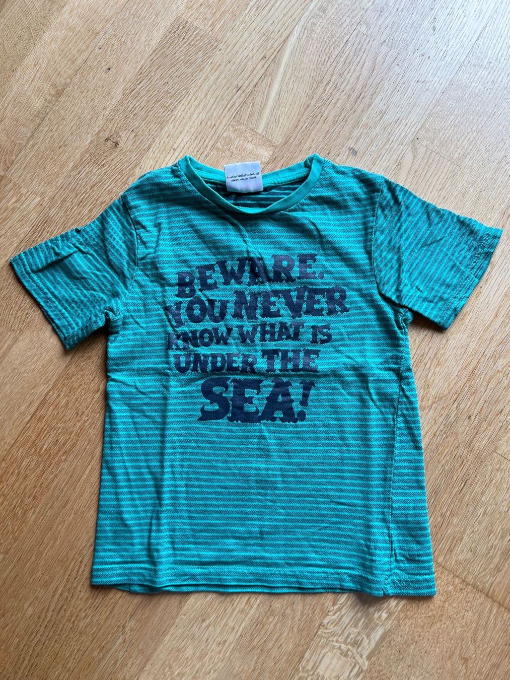 Hemden, T-Shirts & Polos: T-Shirt Gr. 116 – Gebraucht aus Wallisellen von SPKWichtel