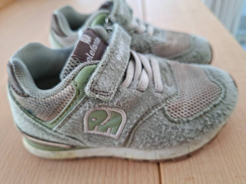 Chaussures garçon: Turnschuhe Gr. 24 – D'occasion à Andwil TG par Dorro 1