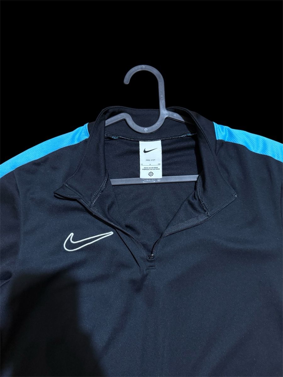 Nike Tops: Nike Training Top Blue Stripe Black  – D'occasion à Lausanne par and_x666 2