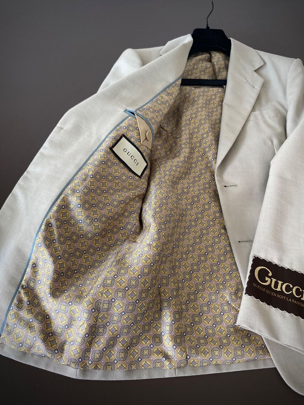 Gucci Completi: New Gucci Blazer+Pants in Beige – Nuovo e nell'imballaggio originale da Zürich venduto da pas_9czf 3
