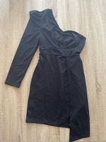Schwarzes one sleeve Kleid