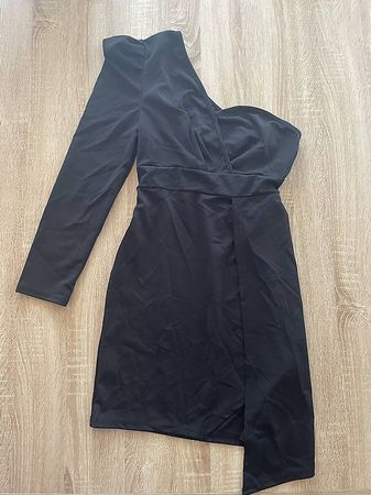 Schwarzes one sleeve Kleid