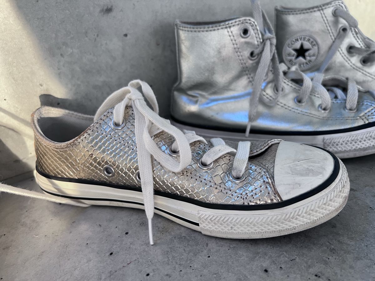 Converse Scarpe per ragazze: 2 Paar Converse Turnschuhe 33 / 34 – Usato da Küsnacht ZH venduto da Studjus 1