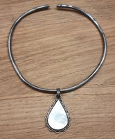 Torc Halskette mit Perlmutt Anhänger