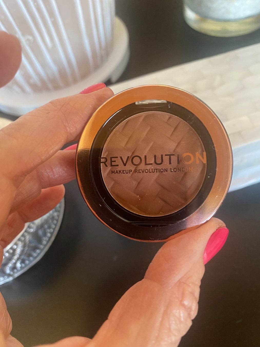 Make-up: Make up Revolution Contouring powder neuf – Nuovo (secondo la descrizione) da Belmont-sur-Lausanne venduto da chu_vxf5