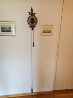 Wanduhr Holz antik Zifferblatt mit römischen Ziffern