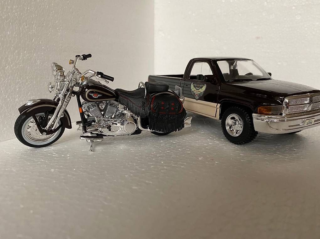 Modellautos: Dodge RAM  95th Anniversary  (3/4) – Gebraucht aus Berg TG von Electrolux23 1