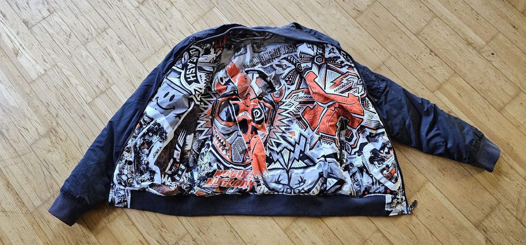 Giacche: Defqon 1 Bomberjacke – Usato da Eriswil venduto da hea_9d5v 1