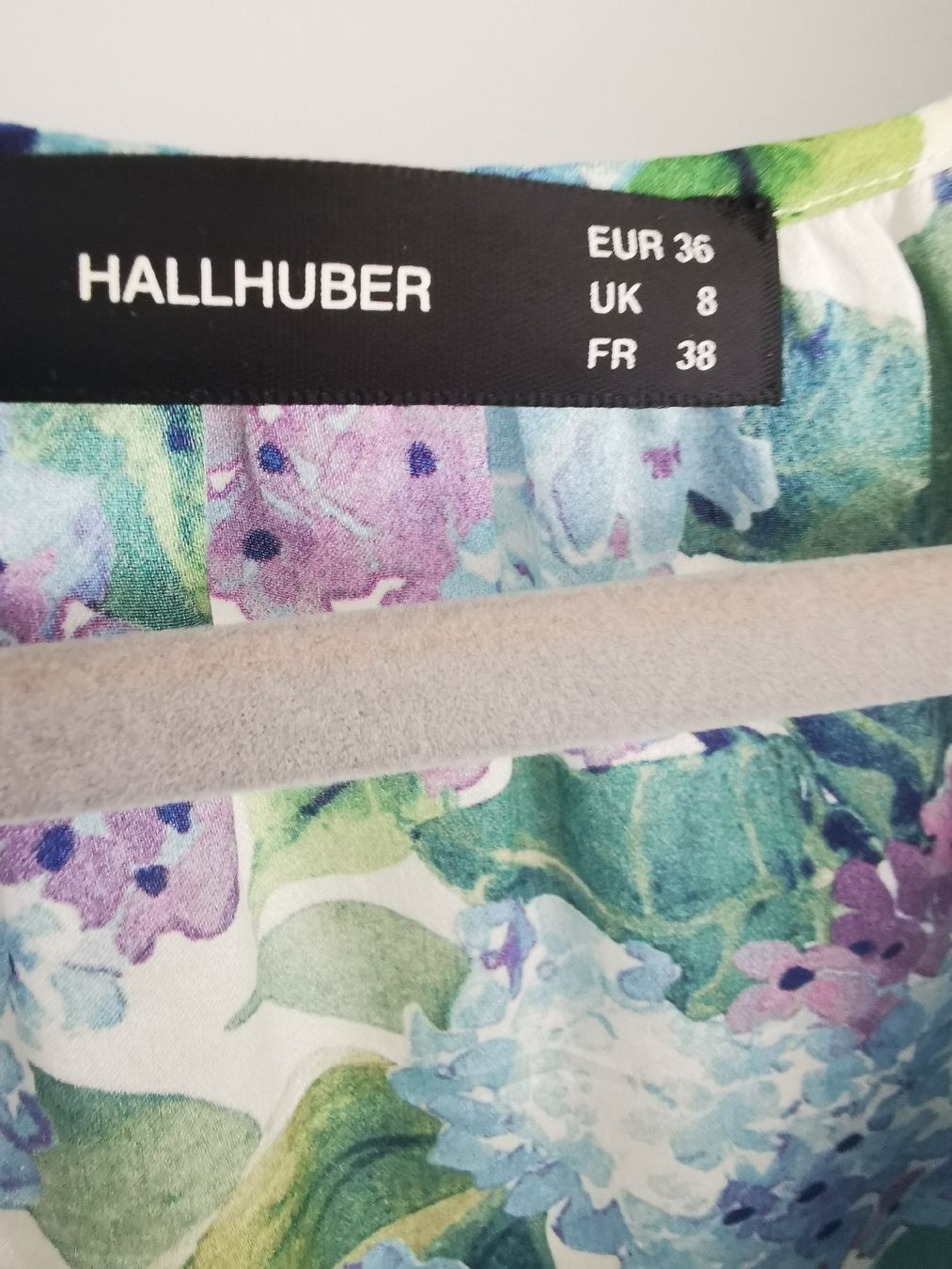 Hallhuber Camicette: Hallhuber Seiden Bluse, Gr. 36, Blumenmuster – Nuovo (secondo la descrizione) da Steinhausen venduto da BertiMar 4