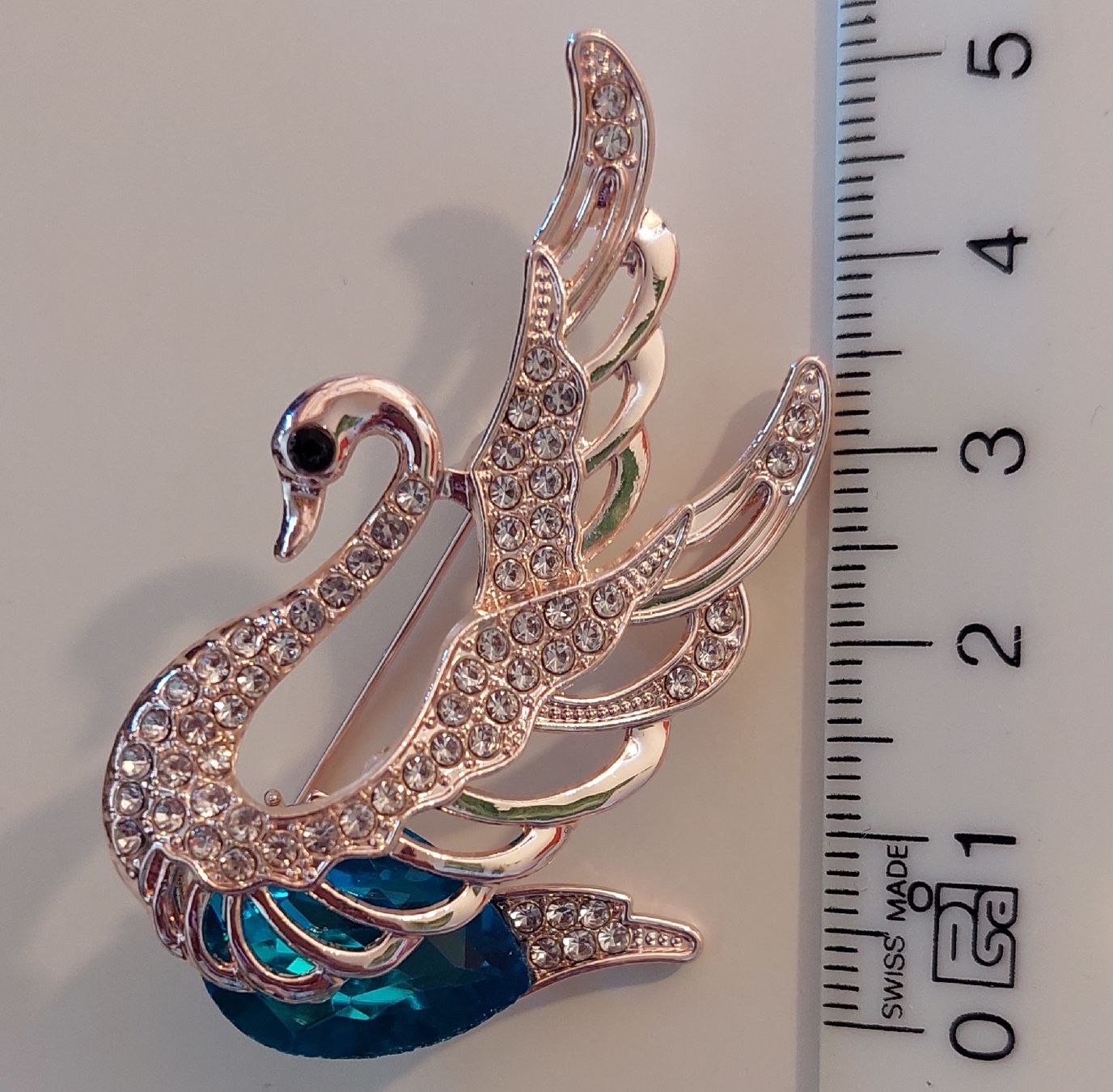 Broschen & Nadeln: Hübsche Brosche Schwan mit Strass und Stein blau – Neu (gemäss Beschreibung) aus Oberwil BL von Hunajakakku 9