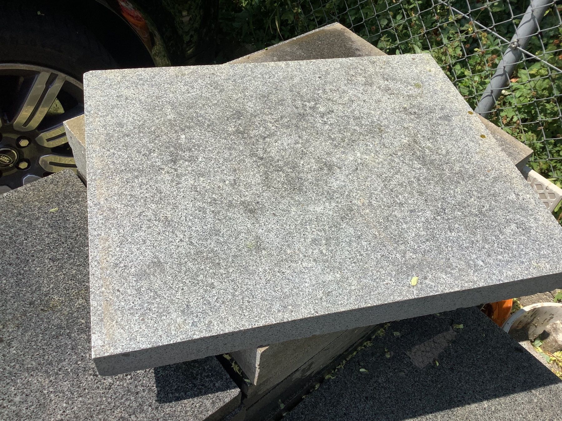 Revêtements de sol: Granit Bodenplatten Stk. a 10.- – D'occasion à Seuzach par peli543 1