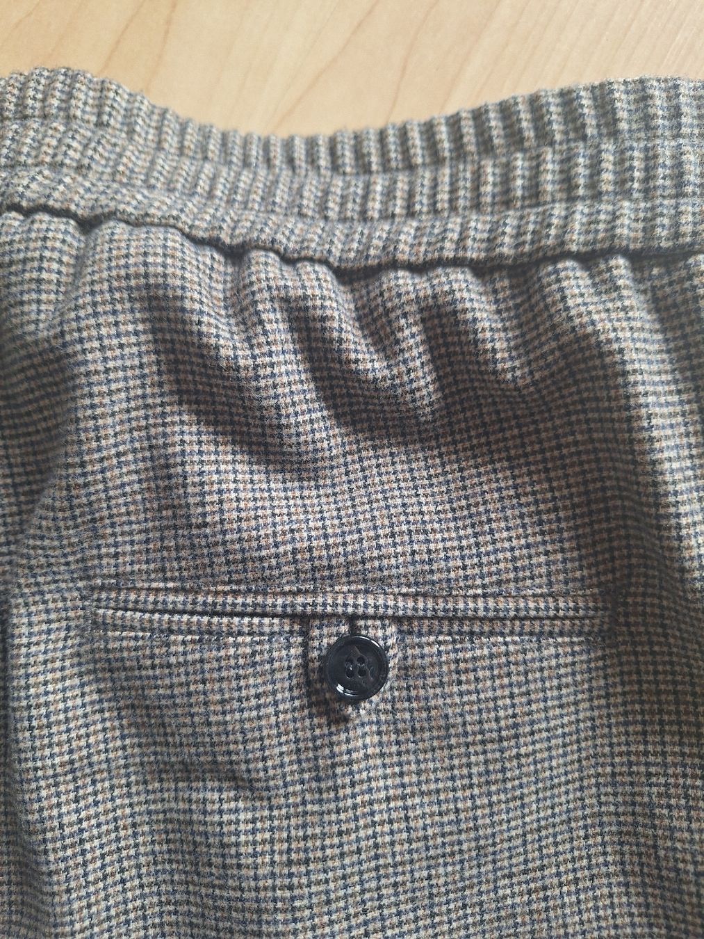 Hugo Boss Pantaloni: Bequeme braune Hose von Boss – Usato da Zürich venduto da Zelda14 6
