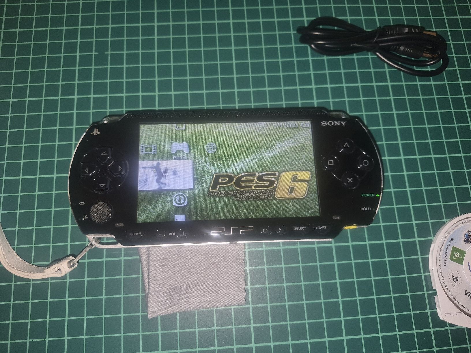 Sony Consoles: Sony PSP 1004 Black  Console Bundle - Great Condition! – D'occasion à Meyrin par Retro-GZ 1