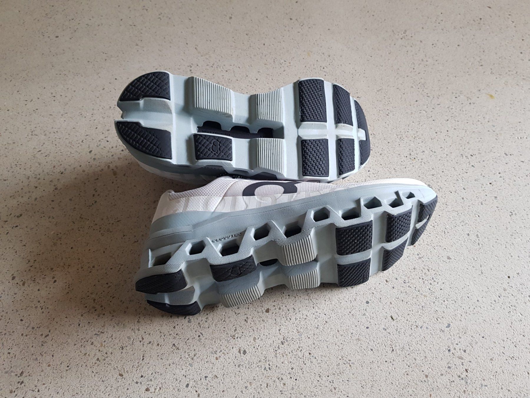 On Scarpe da uomo: On Cloudmonster Helion Grösse 41 – Usato da Basel venduto da Birs868 5