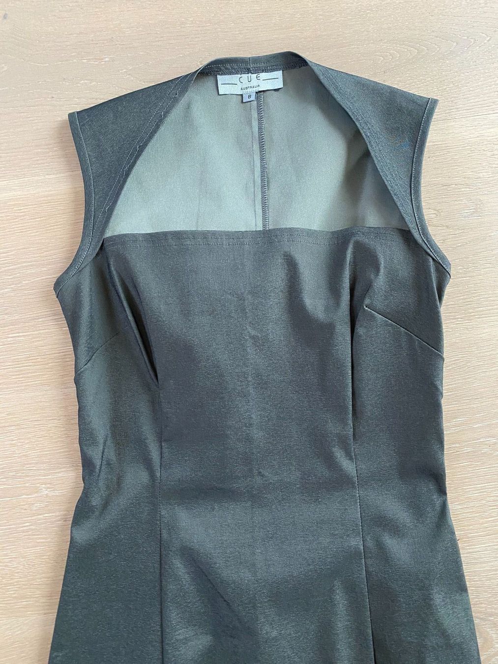 Vestiti: Grau glänzendes Cocktailkleid Gr 34 – Usato da Winkel venduto da Flyhy2020 1