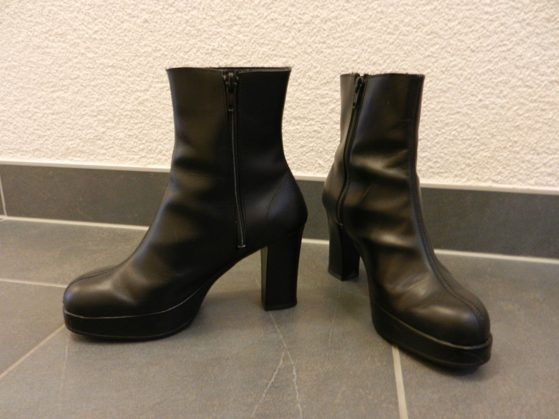 Scarpe da donna: Plateau-Stiefel schwarz - NEU – Nuovo (secondo la descrizione) da Büsingen venduto da aue_2mh6