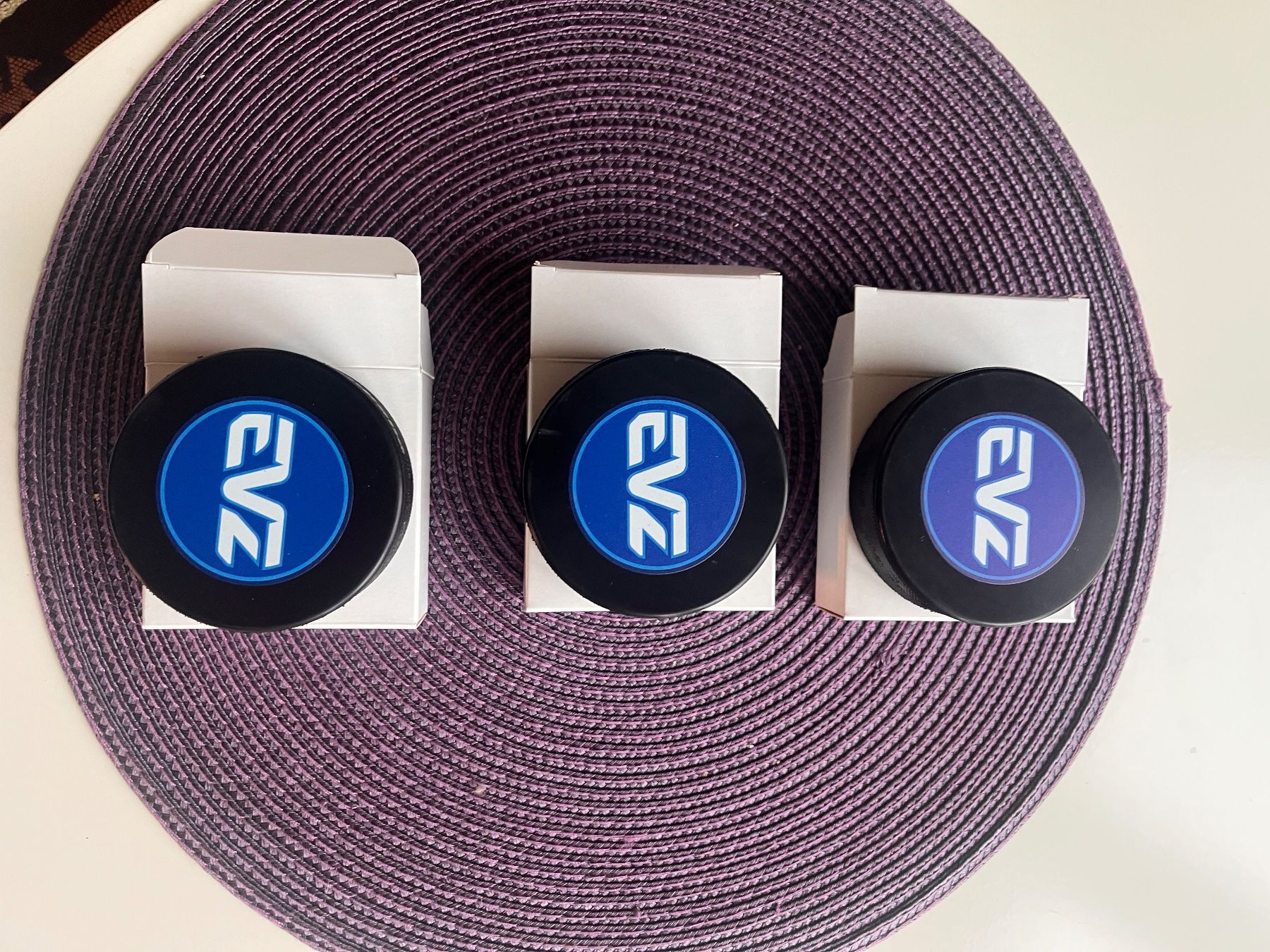 Palloni: 3 Pucks EVZ Burger King – Nuovo e nell'imballaggio originale da Luzern venduto da Vansand
