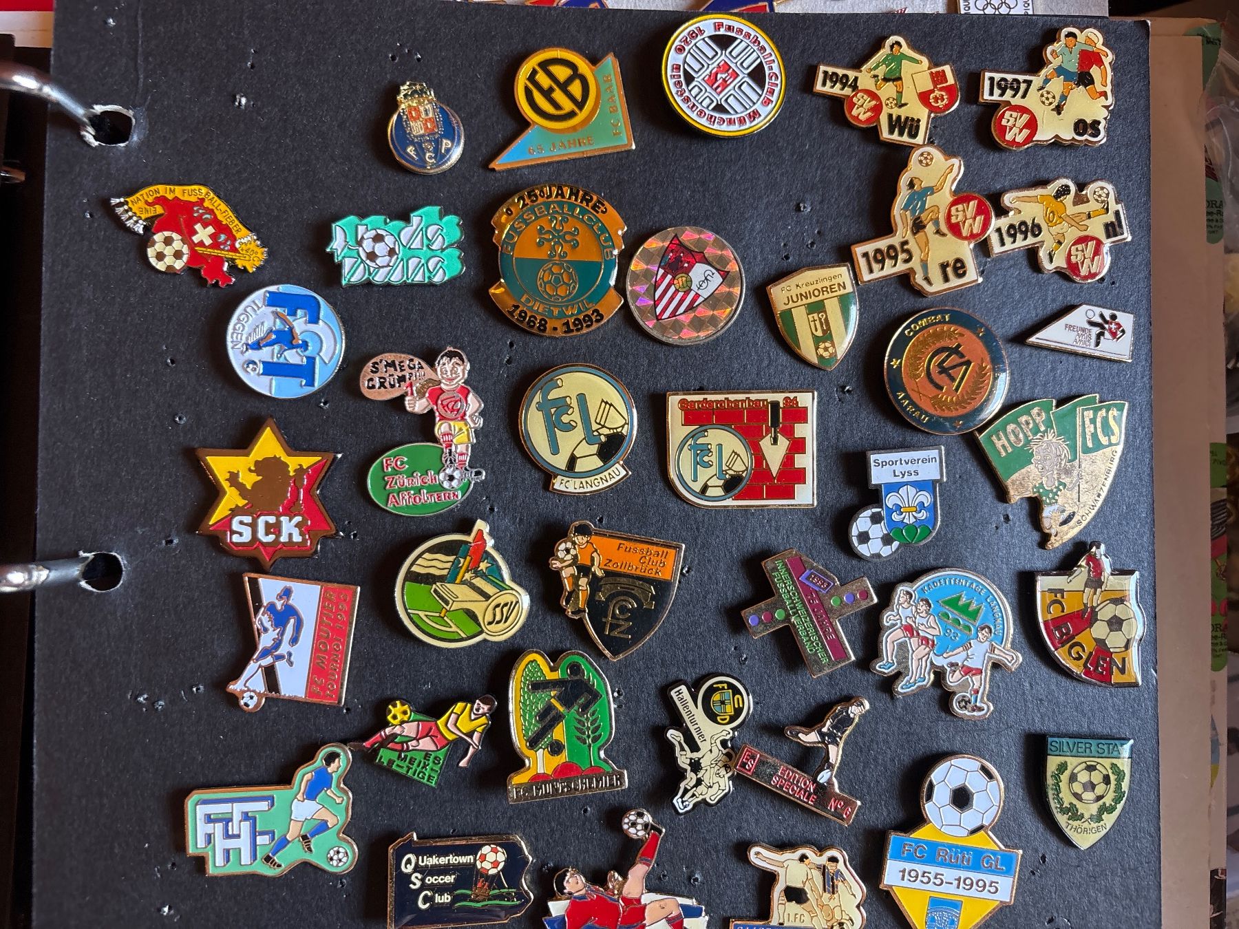 Placchette & Badge: Pins Fussball Divers – Usato da Lützelflüh-Goldbach venduto da NicoleL.