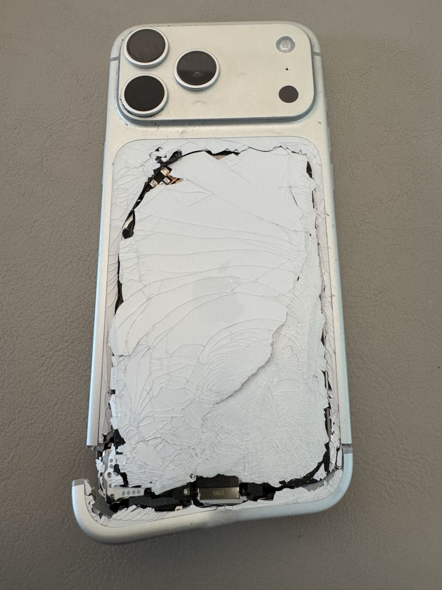 Apple Telefoni cellulari / Smartphones: iPhone 17 Pro Max – Difettoso da Adliswil venduto da Busys 2