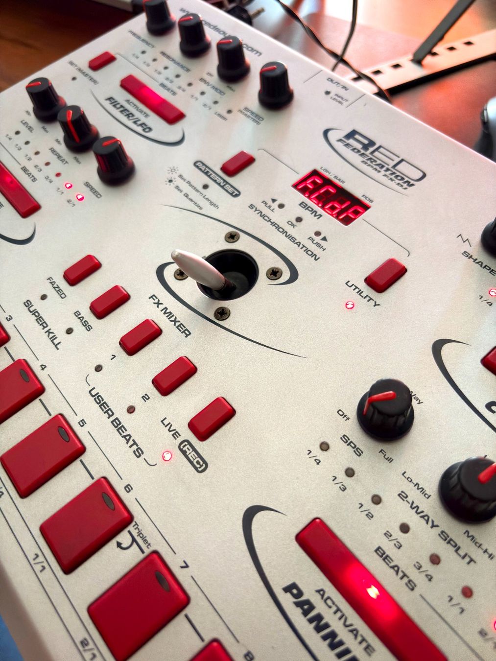 Strumenti musicali: RED Sound Federation BPM FX dj effects unit – Usato da Lausanne venduto da mpampouras
