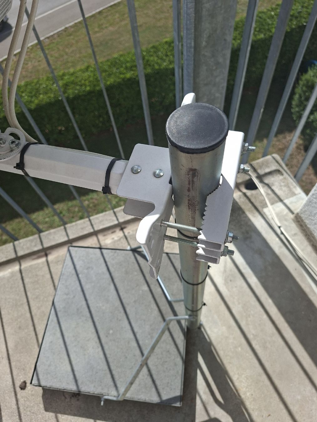 Parabola satellitare: SELFSAT Flat Sateliten Antenne mit 2 Anschlüssen – Usato da Brüttisellen venduto da Tekla05 3