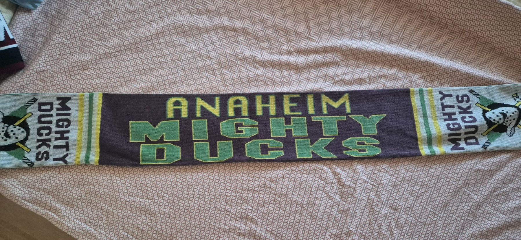 Foulard & Sciarpe: Écharpe NHL Anaheim Mighty Ducks – Usato da Ponthaux venduto da Zorg87 1
