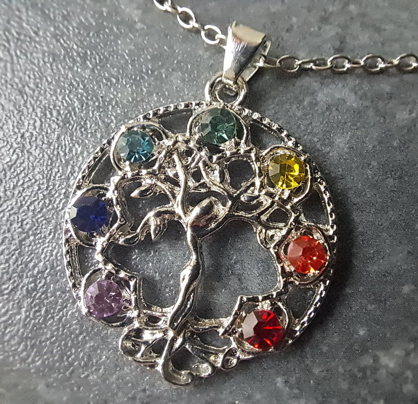 Ketten: Collier avec pendentif arbre de vie 7 chakras – Neu und originalverpackt aus St-Imier von supernova21 2