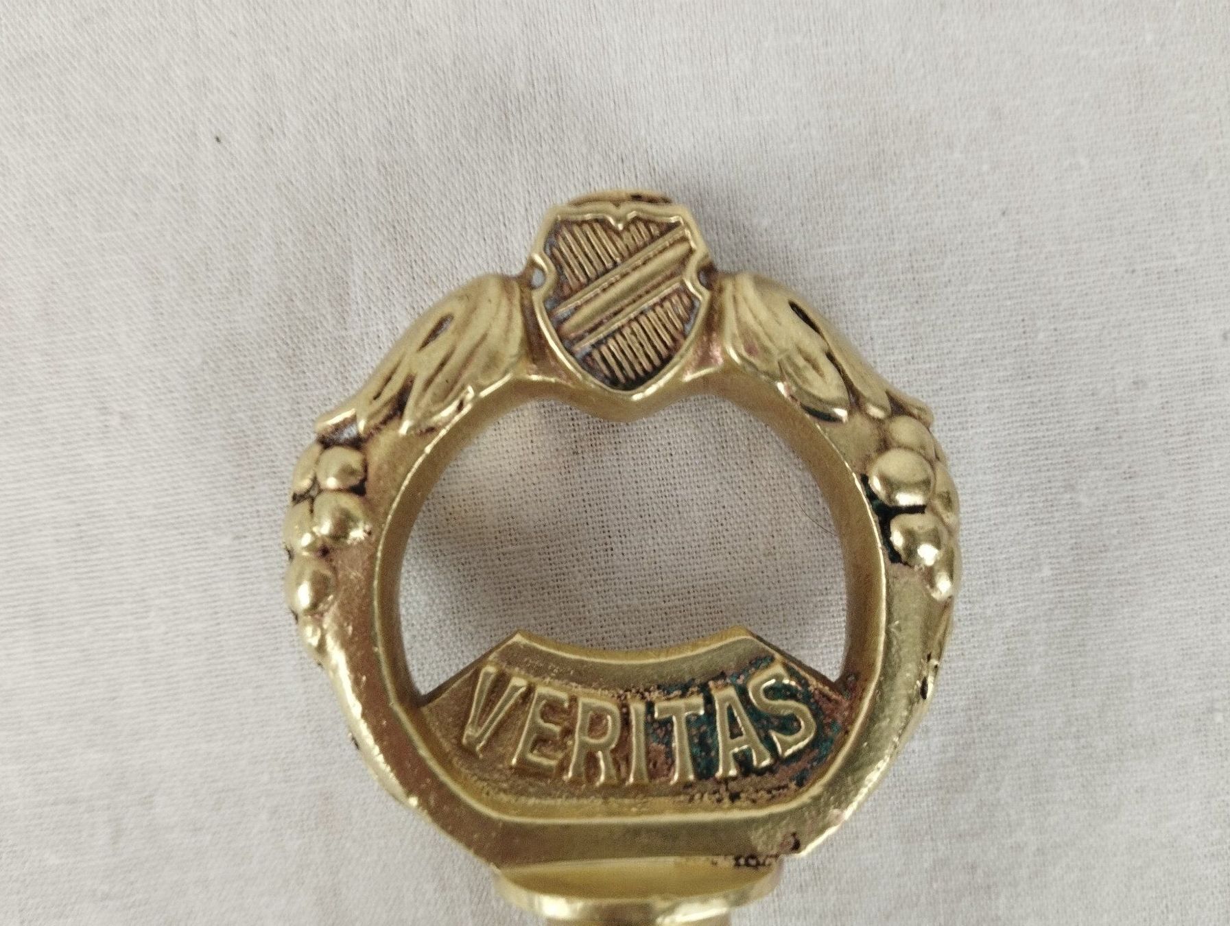 Flaschenöffner & -verschlüsse: Korkenzieher "In Vino Veritas" aus Messing – Gebraucht aus Schübelbach von Restwert_Schubelbach 8