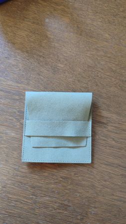 Schmucktasche aus Wildleder hellgrün NEU