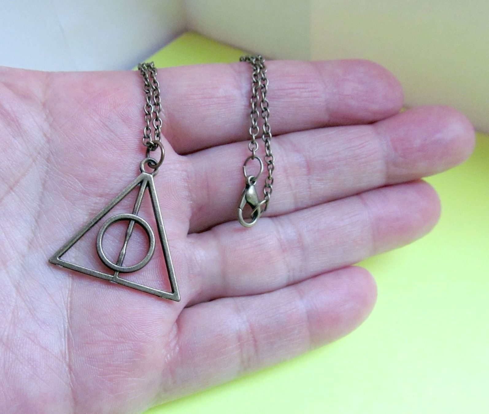 Catenine: Harry Potter Halskette Deathly Hallows Bronze – Nuovo e nell'imballaggio originale da St. Margarethen TG venduto da ursk10 3