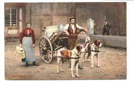 Milchmann mit Milchkarren gezogen von Hunden - Helferin