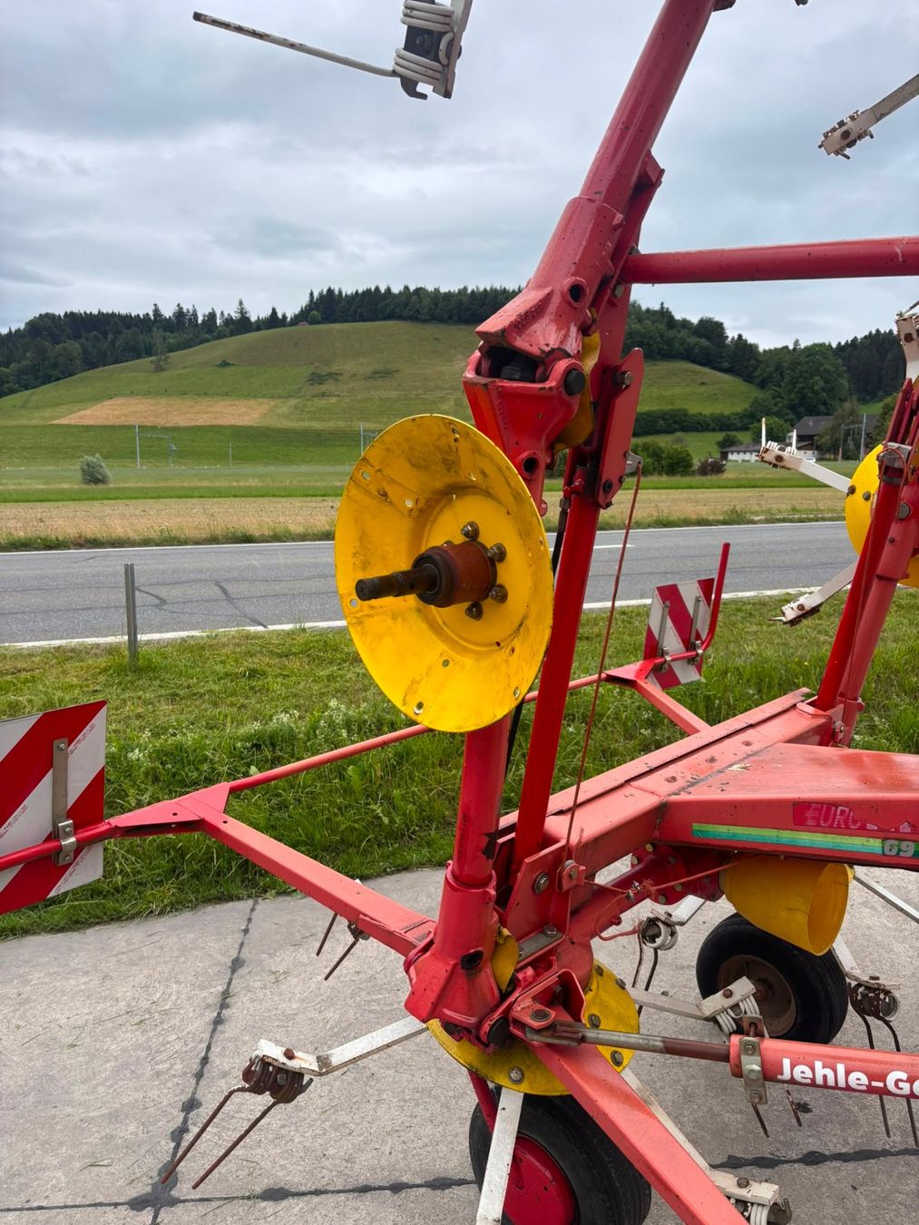 Tutte le macchine: Kreiselheuer Pöttinger Hit 69N – Usato da Gettnau venduto da jeh_yf6z 3