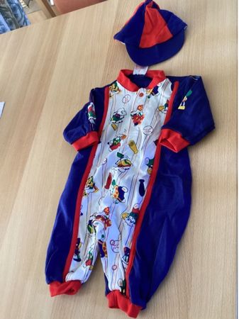 Baby Jumpsuit mit Hut, Grösse 6 Mte, Top Zustand