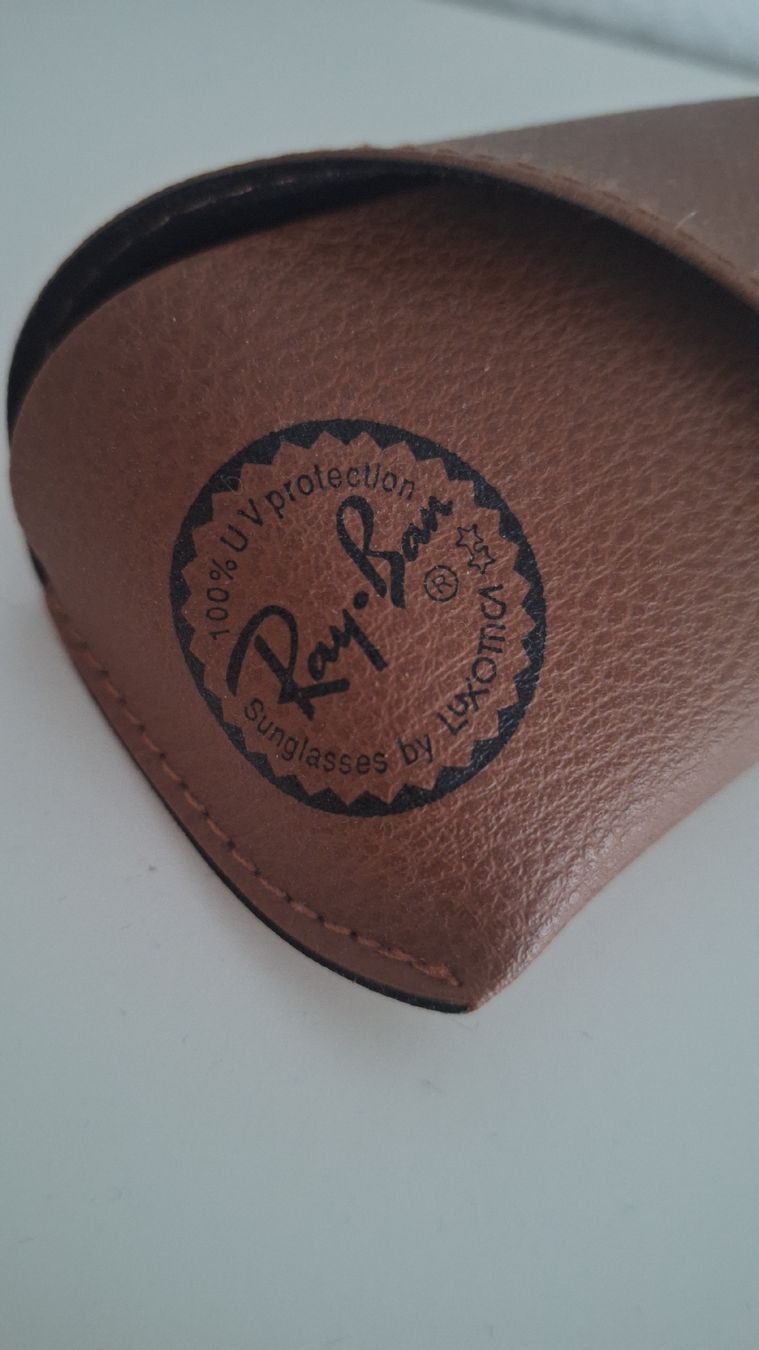 Autres vêtements & accessoires: RayBan Brillenetui – D'occasion à Mumpf par SwissDi 1