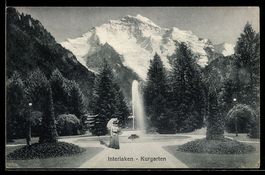 Interlaken, Kurgarten mit Brunnen und Be