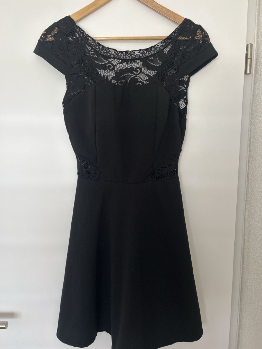 Kleider: Schickes schwarzes Spitzenkleid – Neu (gemäss Beschreibung) aus Schwarzenbach SG von spa_28pd