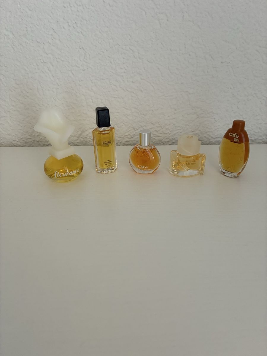 Profumi & Eau de Toilette: 5er Set Mini Parfum Fläschchen  – Usato da Bergdietikon venduto da parfume