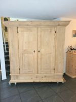 Wunderschöner antiker Bauernschrank restauriert