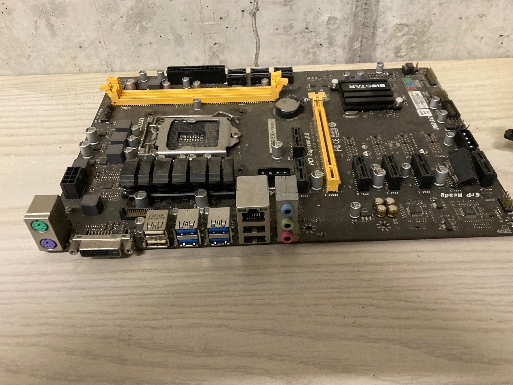 Intel Schede madri: Biostar TB250-BTC+ Mining Mainboard – Usato da Wettingen venduto da Schabernack_sam 3