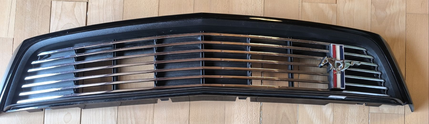 Ford Tutti pezzi di ricambio auto: Original Ford Mustang GT/CS Kühlergrill – Usato da Hergiswil LU venduto da lukas1919