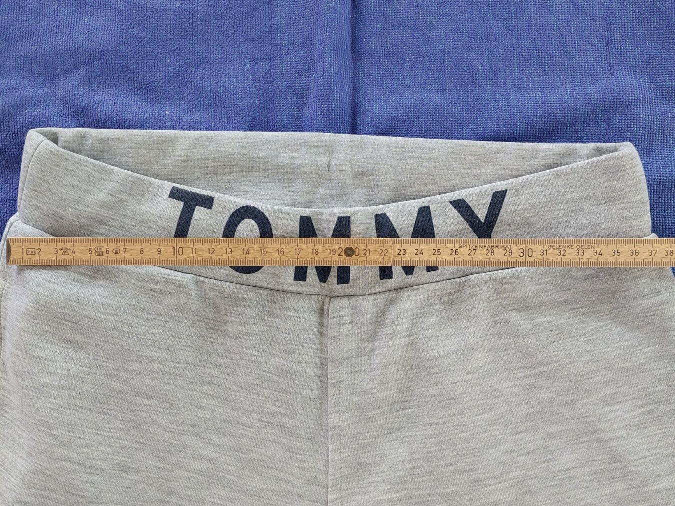 Tommy Hilfiger Pantaloni: Tommy Hilfiger Jogginghose, Grau, Gr. 176 – Usato da Baldegg venduto da ArcDom 2
