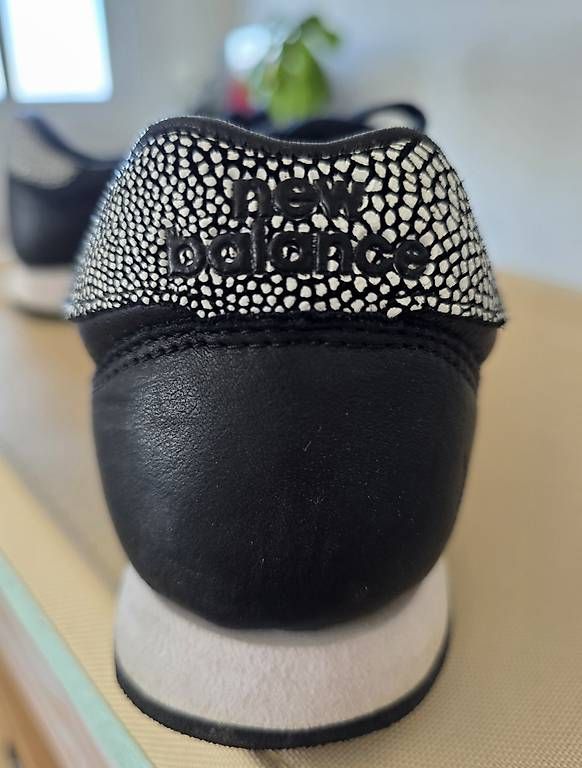 Chaussures femmes: New Balance / Schuhe / Turnschuhe – D'occasion à St. Gallen par loveric 1