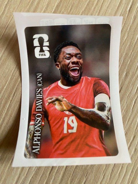 Panini Carte collezionabili: Panini Cola Alphonso Davies – Nuovo (secondo la descrizione) da Staufen venduto da Nasli