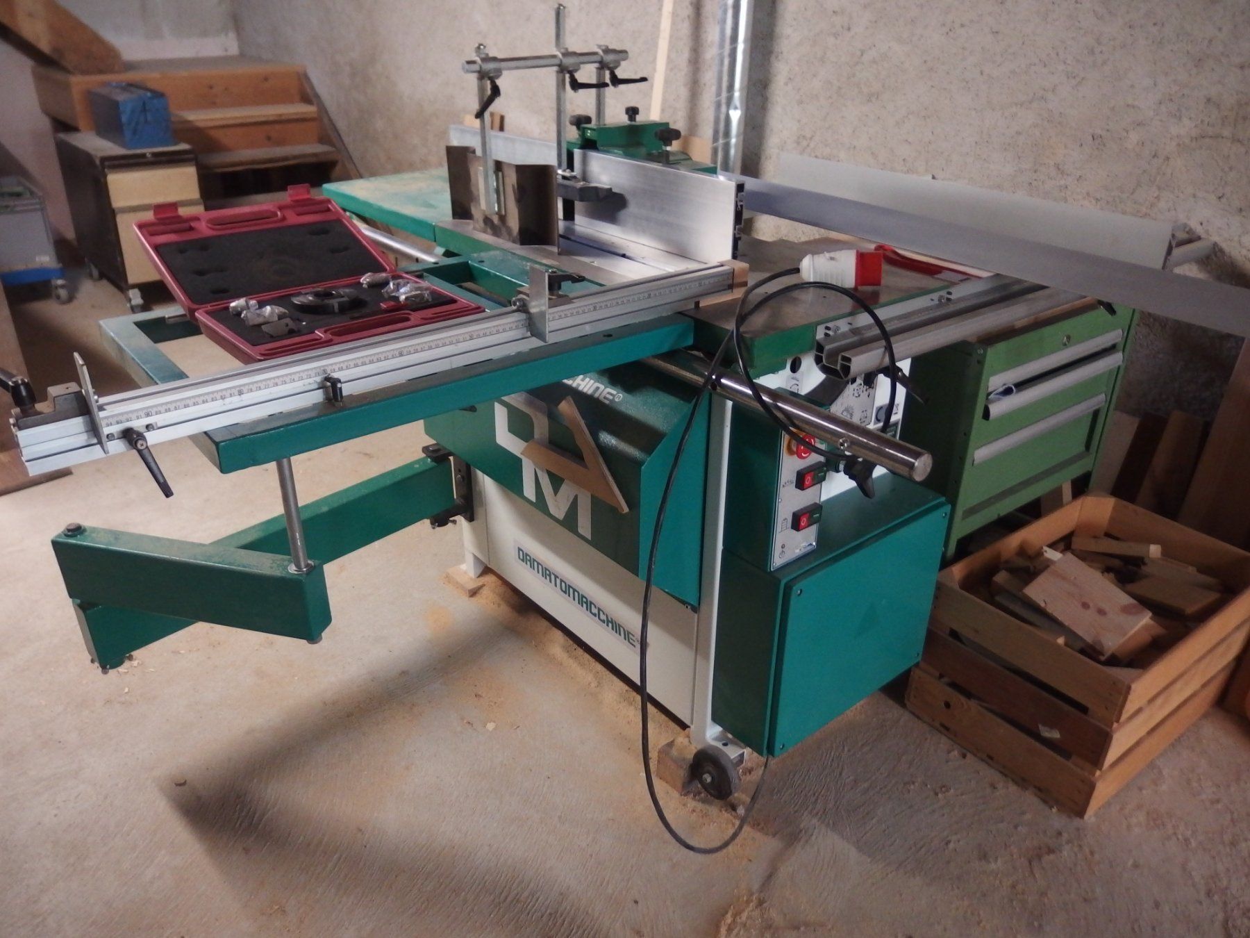 Tutte le macchine: 2 Machines a bois combinée 5 opérations – Usato da Le Locle venduto da yan_nvf9