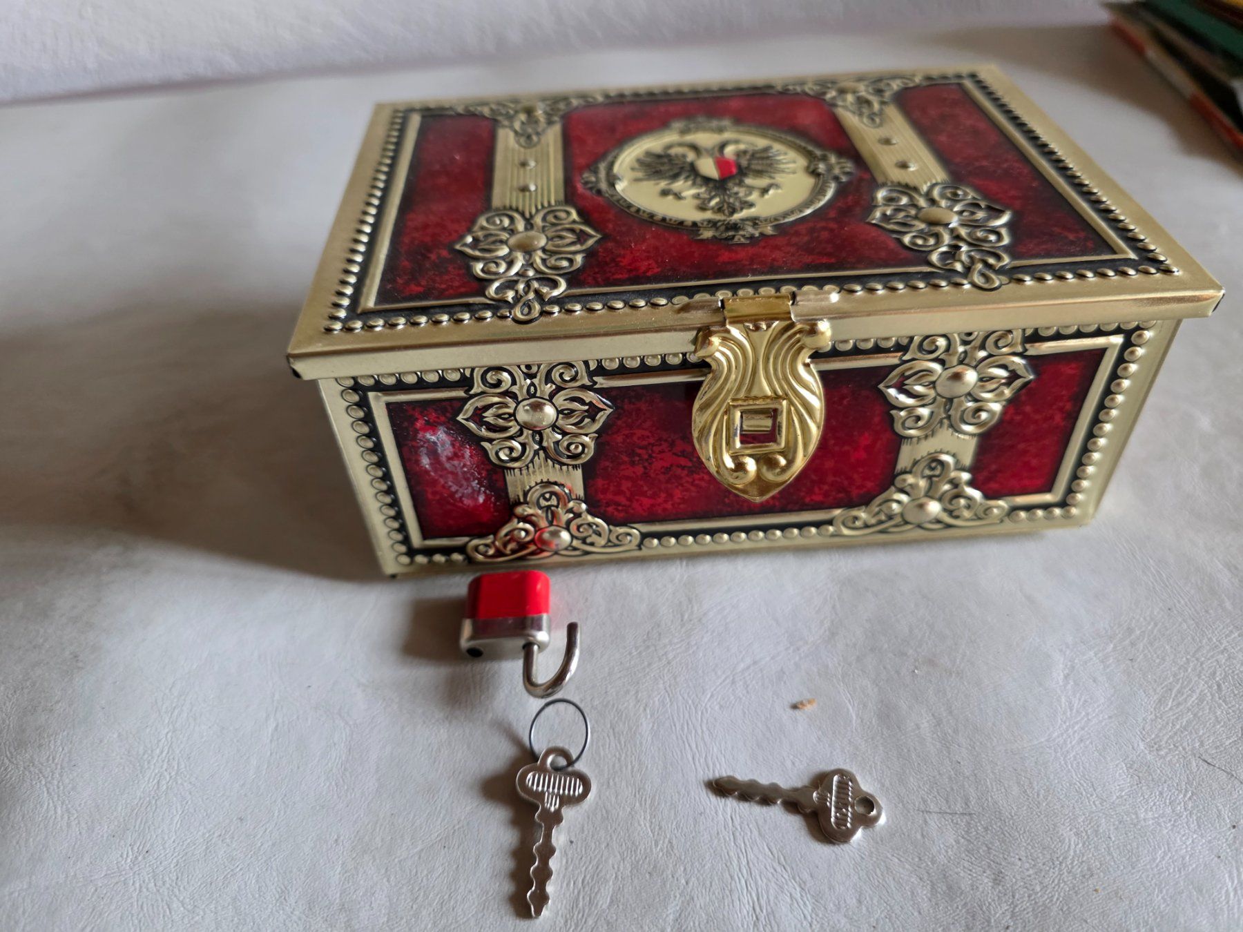 AluBox Barattoli: Vintage Blech Schatulle mit Schloss Chocolat Frey – Usato da Walterswil BE venduto da Lonitti