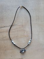 Hübsche Halskette, Ethnokette aus Horn mit Elefant